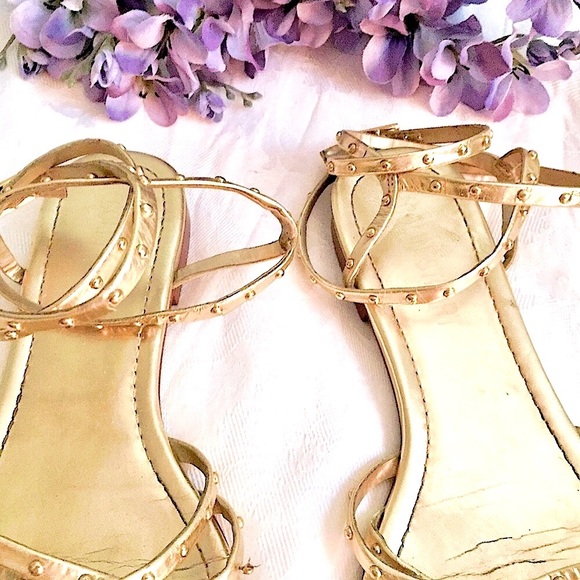🌻Colin Stuart Gold Leather Gladiator Sandal (7)🌻 - Picture 4 of 9